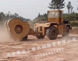 沖擊壓路機